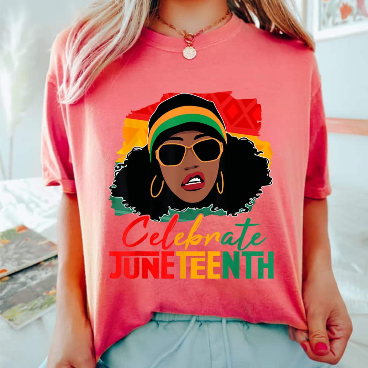 Strong Women Cute Black Messy Bun Girls Kids Juneteenth Celebrating 1865 T-Shirt Strong Women Cute Black Messy Bun Girls Kids Juneteenth Celebrating 1865 T-Shirt